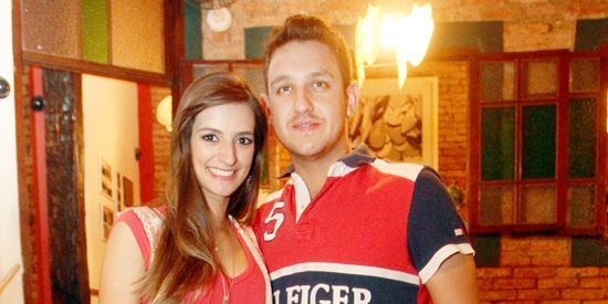 Larissa Paranaiba e Bruno Mendoça em noite agradável na Sapataria da Pizza